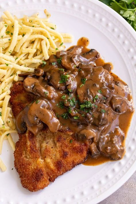 Jägerschnitzel (Schnitzel with Mushroom Gravy / Hunter’s Schnitzel) German Entrees, Fried Pork Cutlets, Easy Italian Meatloaf, Pork Schnitzel Recipe, German Schnitzel, German Dinner, Cold Weather Recipes, Pork Sirloin, German Food Authentic