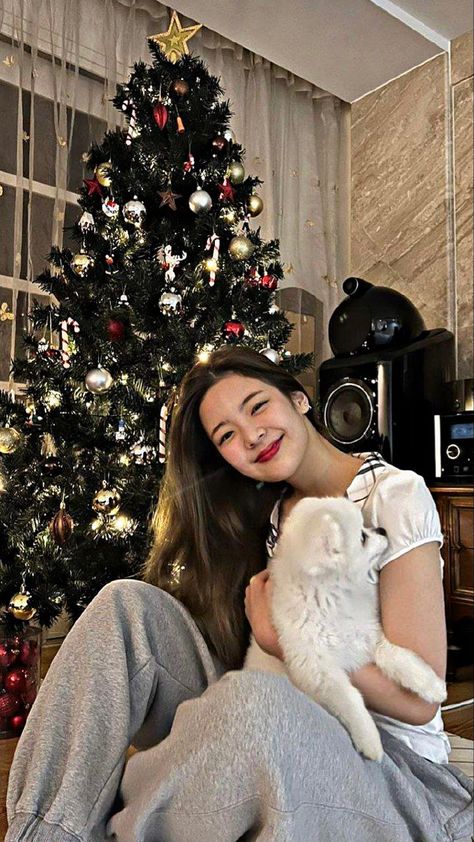 Lia Itzy Christmas, Princess Lia, Itzy Lia, New Year Photos, Married Christmas, Merry Christmas Everyone, Christmas Icons, Christmas Aesthetic, Christmas Wallpaper