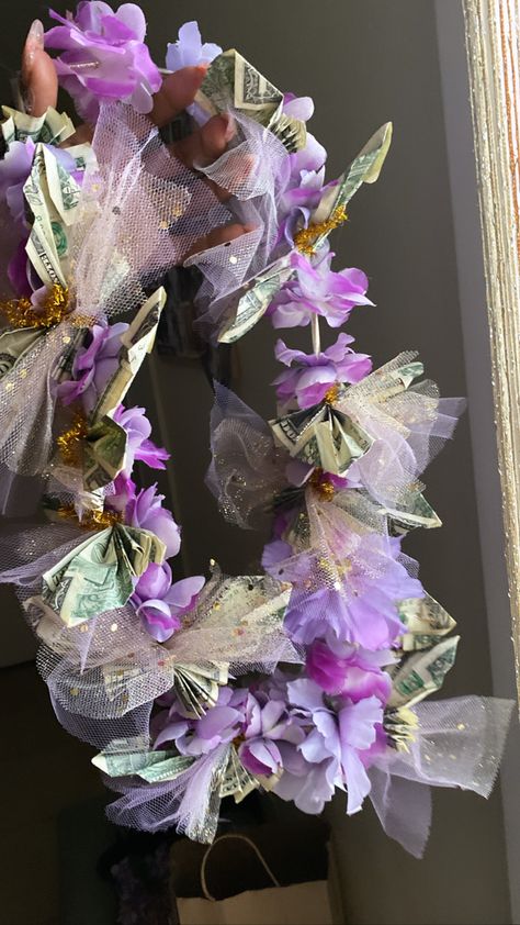 Senior Graduation Lei, Easy Grad Lei, Flower Leis For Graduation, Graduation Lei Ideas, Diy Lei, Diy Leis, Hart Craft, Leis For Graduation, 2enior Ye4r