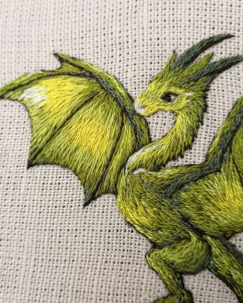 Got Embroidery, Fairy Tale Embroidery, Dragon Embroidery Simple, Cute Hand Embroidery Designs, Mythology Embroidery, Possum Embroidery, Lizard Embroidery, Creative Embroidery Ideas, Dragon Embroidery Pattern