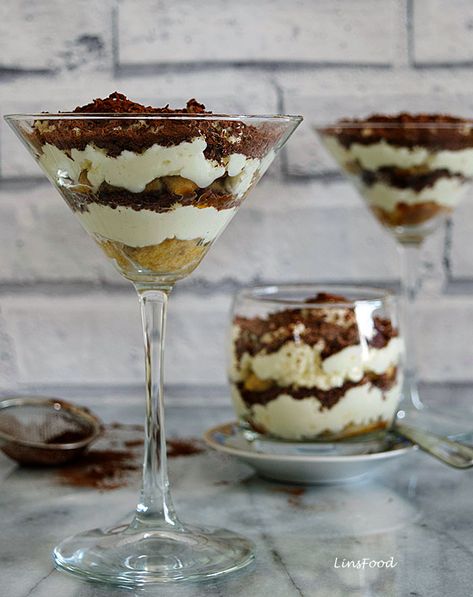 Tiramisu Recipe With Alcohol, Eggless Tiramisu Recipe, Baileys Tiramisu, Amazing Christmas Desserts, Baileys Dessert, Best Tiramisu, Italian Recipes Dessert, Cream Cheese Muffins, Italian Dessert