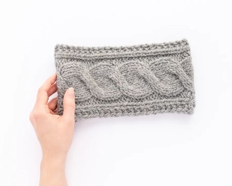 Chunky Cable Headband | Knitting pattern - Mirella Moments Headband Knitting Pattern, Easy Knit Hat, Knit Hat Patterns, Headband Knitting, Knitted Headbands, Cable Headband, Knit Headbands, Knit Headband Pattern, Knit Cardigan Pattern