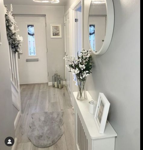 Hallway Ideas Grey And White, Grey And White Hallway, Grey Hallway Ideas, Hall Ways Ideas, Hallway Decor Ideas, Hall Ways, Entrance Hall Decor, White Hallway, Girly Apartment Decor