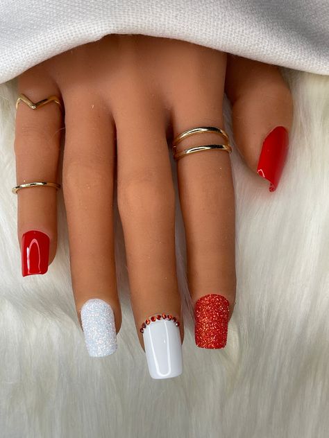 nails 2024 Crystals Stickers, Nail Sizing Kit, Red And White Nails, Nails Styles, Bridal Nails Designs, Message Text, Sugar Nails, Manicure Kit, Elegant Nails