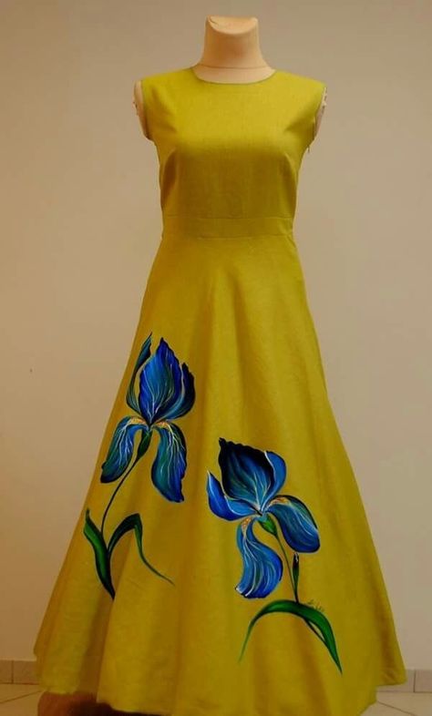 Painting On Frock, Sari Painting, Suit Painting, Designer Painting, Fabric Paint Shirt, Designing Process, Saree Painting Designs, Hand Paintings, Stylish Kurtis Design