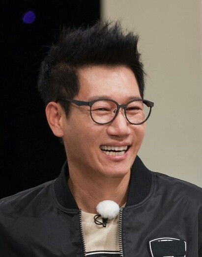 Running Man's Big Nose Hyung Ji Suk Jin. Ji Suk Jin, Monday Couple, Big Nose, Big Noses, Running Man, Entertainment, Songs, Running, Sports