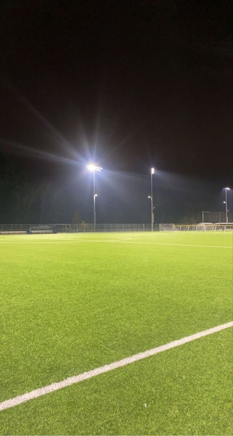 Turf Football Ground Night, Football Pitch At Night, Football Fake Snap, Football Snap, American Wallpaper, Brown City, Fc Barcelona Wallpapers, Rainy Day Aesthetic, Soccer Inspiration