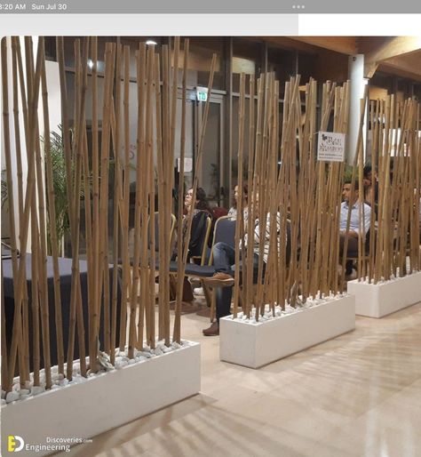 Bamboo Sticks Decor, Deco Spa, Bamboo Diy, Outdoor Restaurant Design, نباتات منزلية, Bamboo Decor, Bamboo Poles, Small Deck, Bamboo Wall