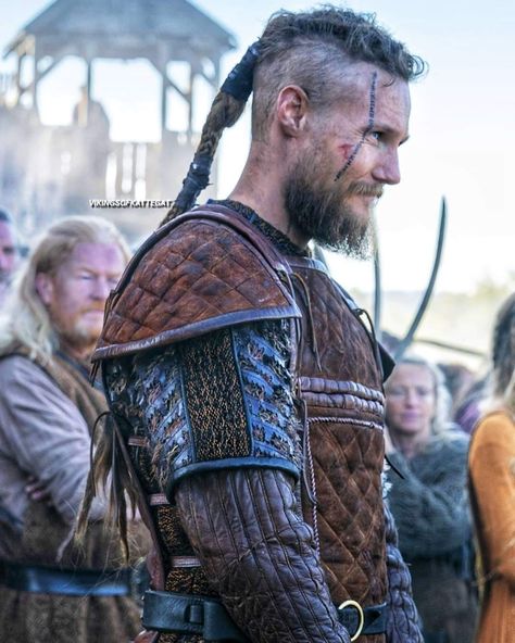 Vikings Characters, Rei Ragnar, Ubbe Vikings, Ubbe Ragnarsson, Vikings Ubbe, Ivar Vikings, Ragnar Vikings, Viking Pictures, Viking Wallpaper