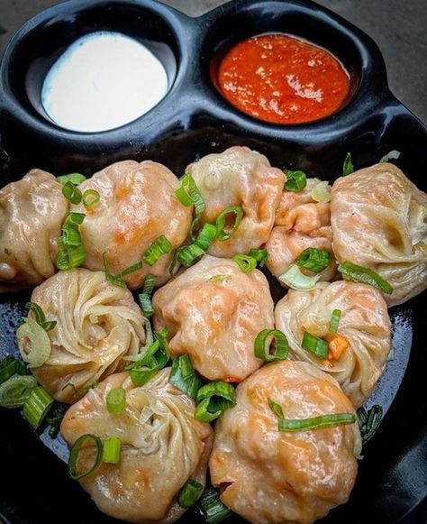 Momos Food Images, Momo Food Photography, Momos Aesthetic Food, Momos Aesthetic, Momos Food, Veg Momos Recipe, Momo Food, Halwa Puri, Indian Fast Food