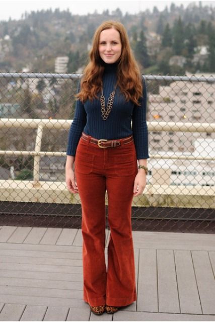 Here are some stylish ideas how to wear corduroy pants in your everyday life. Lots of cool outfits ideas for any occasion. Blue Turtleneck Outfit, Red Top Outfit, Corduroy Fashion, Pant Outfits For Women, Lookbook Casual, 70s Outfit, Corduroy Pants Outfit, Turtleneck Outfit, Red Pants