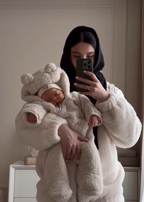 Goodnight Baby, Mom Daughter Outfits, Baby Pictures Newborn, Newborn Mom, Teddy Bear Clothes, Mommy Outfits, Mommy Goals, Baby Momma, Baby Inspiration