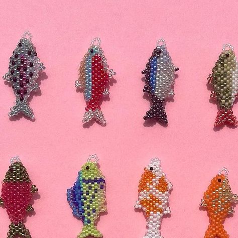 Seed Bead Fish Earrings, Fish Pony Bead Pattern, Fish Bead Pattern, Beaded Fish Earrings, Beaded Fish Pattern, Perler Bead Fish, Beaded Crab, Beaded Critters, Beaded Fish