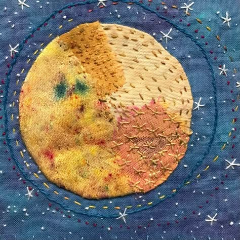 To the Moon & Back / Handstories Quilt Postcards, Space Quilt, Spirit Cloth, Moon Quilt, Moon Crafts, Hand Stitches, Textile Art Embroidery, Sashiko Embroidery, Stitch Fabric