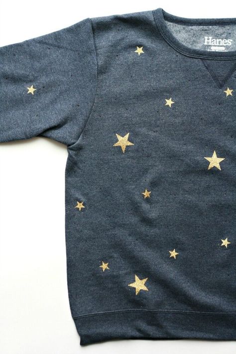 This project was originally created for  Consumer Crafts.Have you seen the galaxy trend that is popping up all over the internet lately? The constellations and stars and sparkles and colors are right up our alley. And because we always love trying our hands at DIYing the next big thing, we decided to make this beaded DIY galaxy sweatshirt. It was so fun and easy to make – if you can iron and sew on a button, you can make this! Such a fun way to elevate a $7 sweatshirt to something… Diy Leather Clutch, Leather Cuff Bracelet Diy, Sew On A Button, Classic Fashion Pieces, Diy Beach Bag, Galaxy Sweatshirt, Beaded Diy, Diy Galaxy, Printed Pants Style