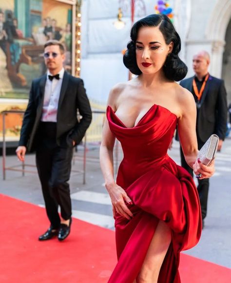 Deeta Von Teese, Dita Von Teese Wedding, Old Hollywood Glamour Aesthetic, Vintage Dress Outfits, Prison Wedding, Valentines Day Looks, The Postman Always Rings Twice, Postman Always Rings Twice, Hollywood Glamour Aesthetic