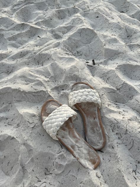 Cute Sandals For Summer Beach, Sandals Aesthetic Summer, Summer Shoes Aesthetic Sandals, Cute Beach Sandals, Cute Vacation Sandals, Beach Shoes Aesthetic, Shoes For Summer 2023, Sandy Sandals, Cute Sandals For Summer