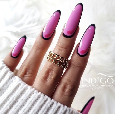 A photo of a hand displaying a synthetic nail art on a white sweater sleeve. Acrylic Nails For Work, Classy Cute Nails, Nails Outline, Fancy Nail Art Designs, Outline Nails, Nail French Tip, Comic Nails, Summer Nails Diy, Cute Nails Designs