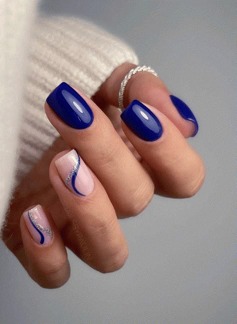 Blue And Silver Nail Art Navy And Silver Nails, Royal Blue Nails Designs, Blue Winter Nails, Nail Art Bleu, Blue And Silver Nails, Blue Gel Nails, Royal Blue Nails, Unghie Sfumate, Dark Blue Nails