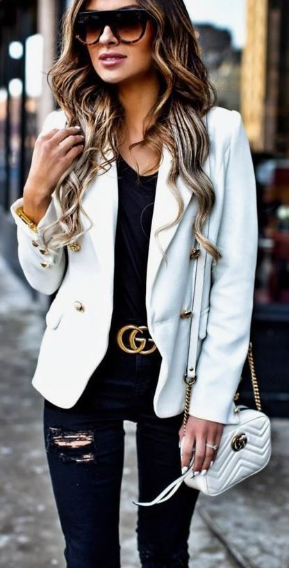 These fall and winter gucci belt outfits are so cute! Gucci Fashion Show, Gucci Belt Outfit, Style Désinvolte Chic, Black Tees, Blazer Outfit, 2017 Fashion Trends, Looks Chic, Blazer Outfits, Casual Chic Style