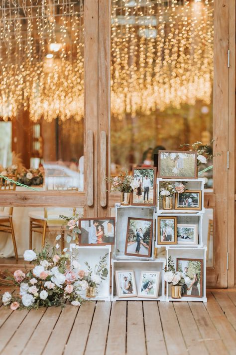 Engagement Photo Table Display, Wedding Picture Table Ideas, Picture Corner Wedding, Photo Frame Floral Arrangement, Picture Display Wedding Reception, Pictures Wedding Display At Reception, Picture Display For Wedding, Corner Backdrop Ideas, Memorial Display At Wedding