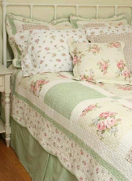 H Fun Interior, Country Quilt, Shabby Chic Decor Bedroom, Quilted Projects, Cottage Quilt, Chic Bedroom Decor, Shabby Chic Living, Shabby Chic Room, Chic Bedding