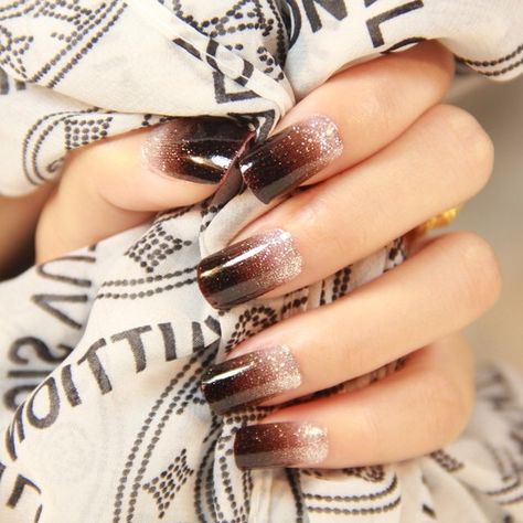 dark brown ombre nails. Do one nail, use gold, copper, chocolate. Black And Brown Ombre Nails, Dark Brown Nail Ideas, Diwali Nails, Brown Ombre Nails, Copper Nails Designs, Fake Gel Nails, Island Nails, Dark Brown Ombre, Nagel Design