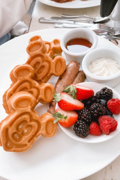 Disney Aulani Breakfast that was offered at the Aulani Resort in Hawai'i. Mickey shaped waffles with apple smoked sausage with a side of fruit. Disneyland Breakfast, Disney Resort Hawaii, Disney Breakfast, Mickey Waffle, Mickey Waffles, Backpacks Disney, Disney Dream Cruise, Aulani Resort, Hawaii Resorts