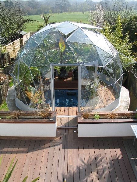 30 Geodesic Dome Ideas for Greenhouse, Chicken Coops, Escape Pods, and More Geodesic Dome Tent Interior, Geodesic Dome Homes Floor Plans, Geodesic Homes, Round Greenhouse, Geodesic Dome Greenhouse, Dome Greenhouse, Grass Roof, Geodesic Dome Homes, Escape Pod