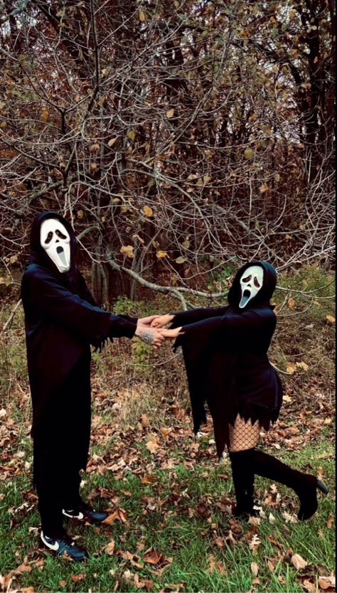 Ghostface Couple, Matching Halloween Costumes For Couples, Costumes Couples Halloween, Movie Couples Costumes, Ghostface Costume, Scream Costume, Costumes For Couples, Halloween Parejas, Halloween Pics