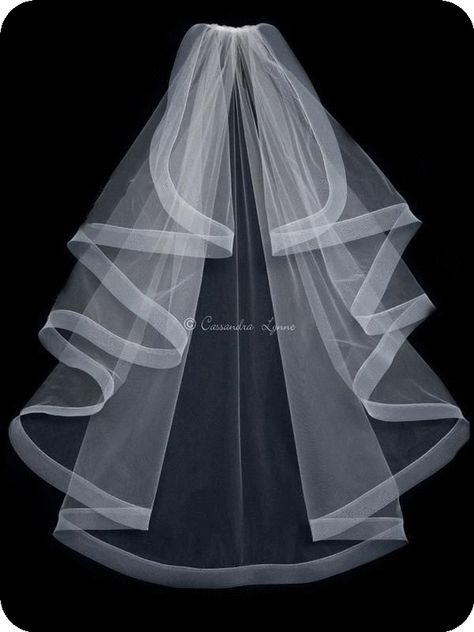 Diy Wedding Veil, Detail Couture, Projek Menjahit, Wedding Bridal Veils, Metal Comb, Wedding Dress With Veil, Skirt Patterns Sewing, Bridal Look, Fashion Sewing Pattern