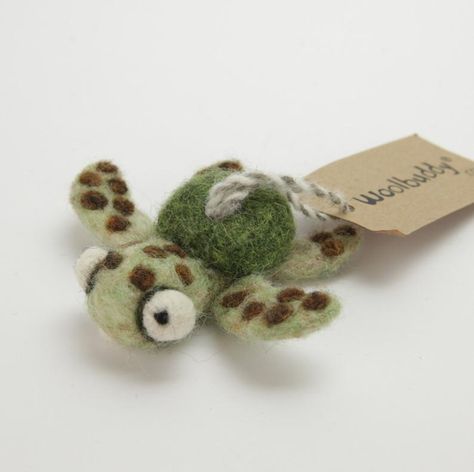 Sea turtle oranment needle felted sea turtle ornament green | Etsy Types Of Sheep, Felt Turtle, Needle Felted Ornaments, Turtle Ornament, Felt Fish, Felt Owl, Wool Animals, Felting Wool, Felt Bunny