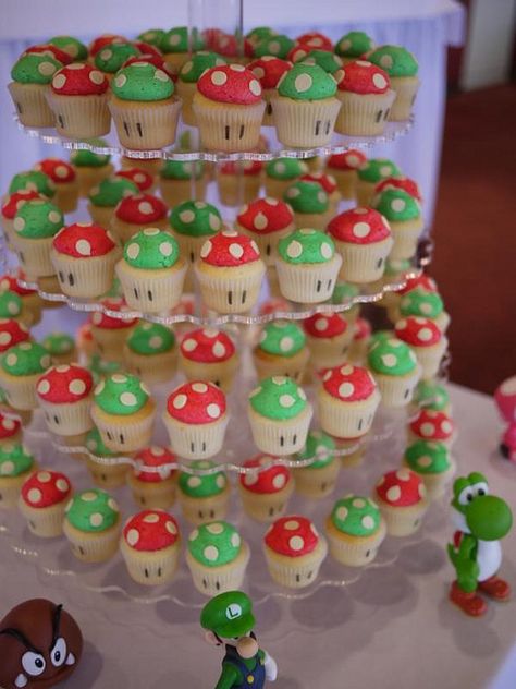 Super Mario Bros & 1UP Mushroom cupcakes Super Mario Bros Party Ideas, Mushroom Cupcakes, Mario Brothers Birthday Party, Princess Peach Party, Mario Bros Birthday Party Ideas, Nintendo Party, Cupcake Tower Wedding, Super Mario Bros Birthday Party, Mario Y Luigi