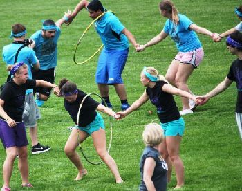 Field Day Games, Sports Activities For Kids, Outdoor Party Games, Outside Games, Country School, Reunion Games, Team Building Games, Family Reunion Games, Youth Games