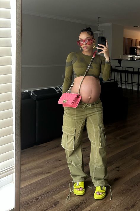 B on Twitter: "You wish I was ya babymomma💗 https://t.co/GZw8kDT3eS" / Twitter Baddie Pregnancy Outfits, Pregnant Street Style, Pregnancy Goals, Pretty Pregnant, Pregnancy Looks, Pregnancy Outfits, Girls Show, Pregnancy Shoot, Maternity Pictures