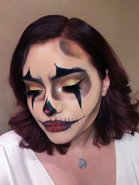 Clown skull halloween makeup Clown Skull, Skull Halloween Makeup, Make Ip, Half Skull, Face Paint Makeup, Face Painting Halloween, Skull Halloween, Facepaint, Halloween Make