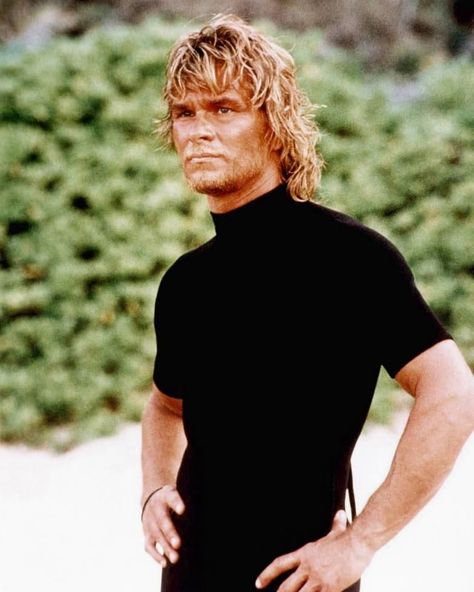 Patrick Swayze on the beach as Bodhi in the classic action movie Point Break (1991) .. .. .. .. .. #patrickswayze #pointbreak #surfing… Patrick Swazey, Point Break 1991, Lisa Niemi, Patrick Wayne, Classic Movie Characters, Point Break, Patrick Swayze, Let You Go, Richard Gere