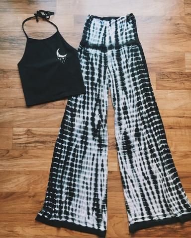 Boho Hippie Outfits, Looks Hippie, Black And White Tie Dye, Lady Dress, Hippie Outfits, White Tie, Looks Style, Palazzo Pants, Ladies Dress Design