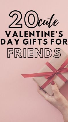 Discover the cutest Valentine's Day gift ideas for your friends to get them on this special occasion. Celebrate your bestie and friendship with a small gifts - perfect for Galentine's Day or if your are looking for Valentine's Day gift ideas for friends! What To Make Your Best Friend For Valentines Day, Secret Pal Valentines Day Gifts, Small Valentines Gifts For Friends, Friendship Valentines Gifts, Things To Make Your Friends For Valentines Day, What To Get Your Friends For Valentines, Happy Galentines Best Friend Gift, Valentine Gifts Friends, Valentines Gift For Guy Friend