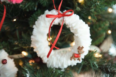 Tutorial Scrap Batting Ornaments & Garland Today, let’s use up our scraps of batting to make Christmas ornaments. I know I have ... Cotton Batting Ornaments, Make Christmas Ornaments, Ornament Garland, Christmas Ornaments To Make, Make It, Christmas Crafts, I Know, Blossom, Novelty Christmas