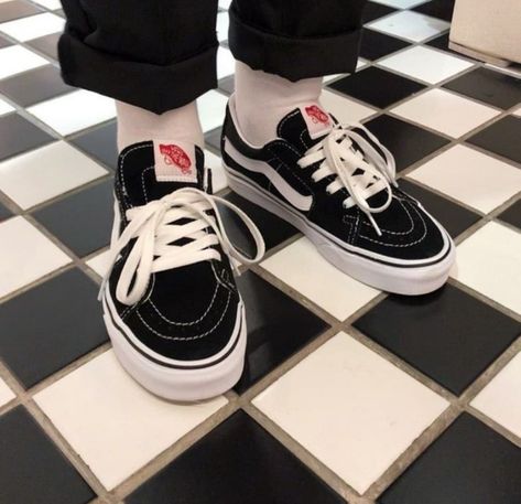 Aesthetic Sneakers Men, Vans Shoes Aesthetic, Vans Streetwear, Vans Outfit Men, Onitsuka Tiger Mens, Casual Sneakers For Men, Vans Aesthetic, Vans Sk8 Low, Sk8 Low