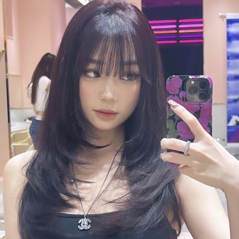 ulzzang girl icons by diorsvi Hush Cut Side Bangs, Hair Styles Side Bangs, Highlights With Bangs, Ulzzang Hair, Haircut For Square Face, Aesthetic Hairstyles, Hair Inspiration Long, Layered Haircuts For Medium Hair, Hair Color Streaks