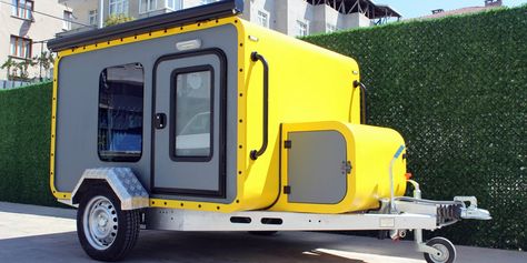 under 400kgs mini-caravan can be towed anywhere and accommodate three people Colorful Camper, Rooftop Tents, Mini Caravan, Diy Camper Trailer, Open Roads, Tiny Camper, Camping Needs, Small Trailer, Minds Eye