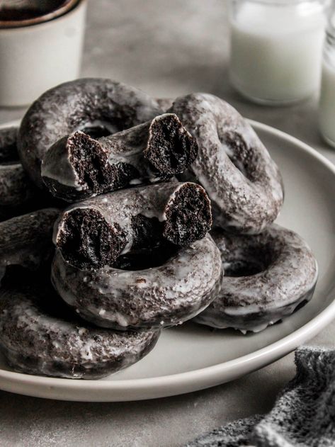 Chocolate Glazed Donuts Recipe, Cake Donuts Recipe, Homemade Donuts Recipe, Baked Donut Recipes, Glazed Donuts, Chocolate Glazed Donuts, Homemade Donuts, Chocolate Donuts, Baked Donuts