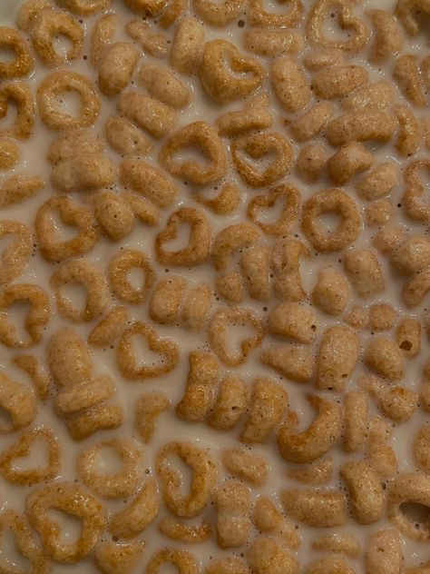 Honey Nut Cheerios Aesthetic, Cheerios Aesthetic, Foods Aesthetic, Friend Vibes, Macro Food Photography, Leftover Milk, Honey Nut Cheerios, Bowl Of Cereal, Icons App