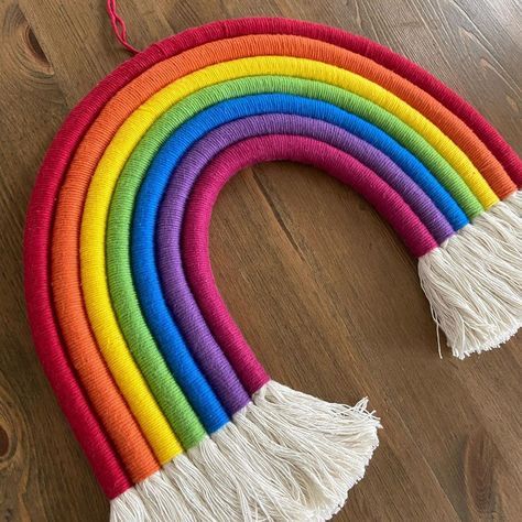 Weaving Inspiration, Playroom Nursery, Rainbow Wall Art, Rainbow Crafts, Rainbow Wall, Over The Rainbow, Macrame Diy, Punch Needle, Crafty Stuff