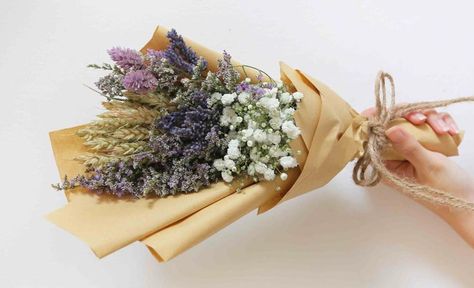 How To Dry Bouquet Flowers, Vintage Flower Arrangements, Dry Flower Bouquet, Dried Sunflowers, Wilted Flowers, Flower Fall, Orchid Flower Arrangements, Bouquet Arrangement, Crystal Wedding Dress