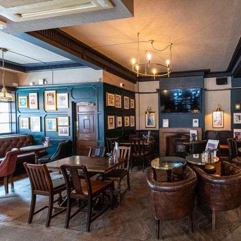 Old English Pub Interior, English Pub Basement, Country Pub Interior, British Pub Interior Old English, Traditional Irish Pub Interiors, Modern Irish Pub, English Pub Decor, Cedar Farmhouse, London Pub Aesthetic Interior