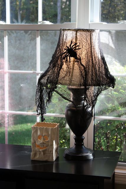 Diy Halloween Party, Dollar Store Halloween Decorations, Scary Halloween Decorations Diy, Halloween Lamps, Dekorasi Halloween, Easy Diy Halloween Decorations, Hallowen Ideas, Casa Halloween, Dollar Store Halloween