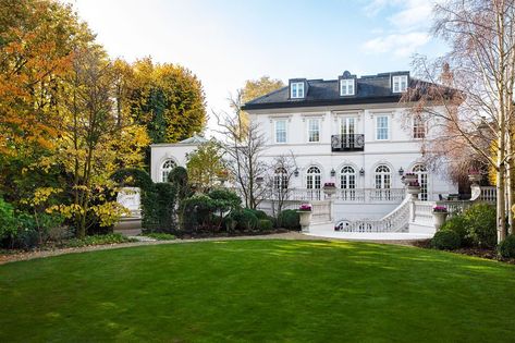 Parisian Room, London Mansion, Hallway Walls, Mansion Designs, British Country, Wall Panel Design, Weekend House, Easy Landscaping, First Apartment